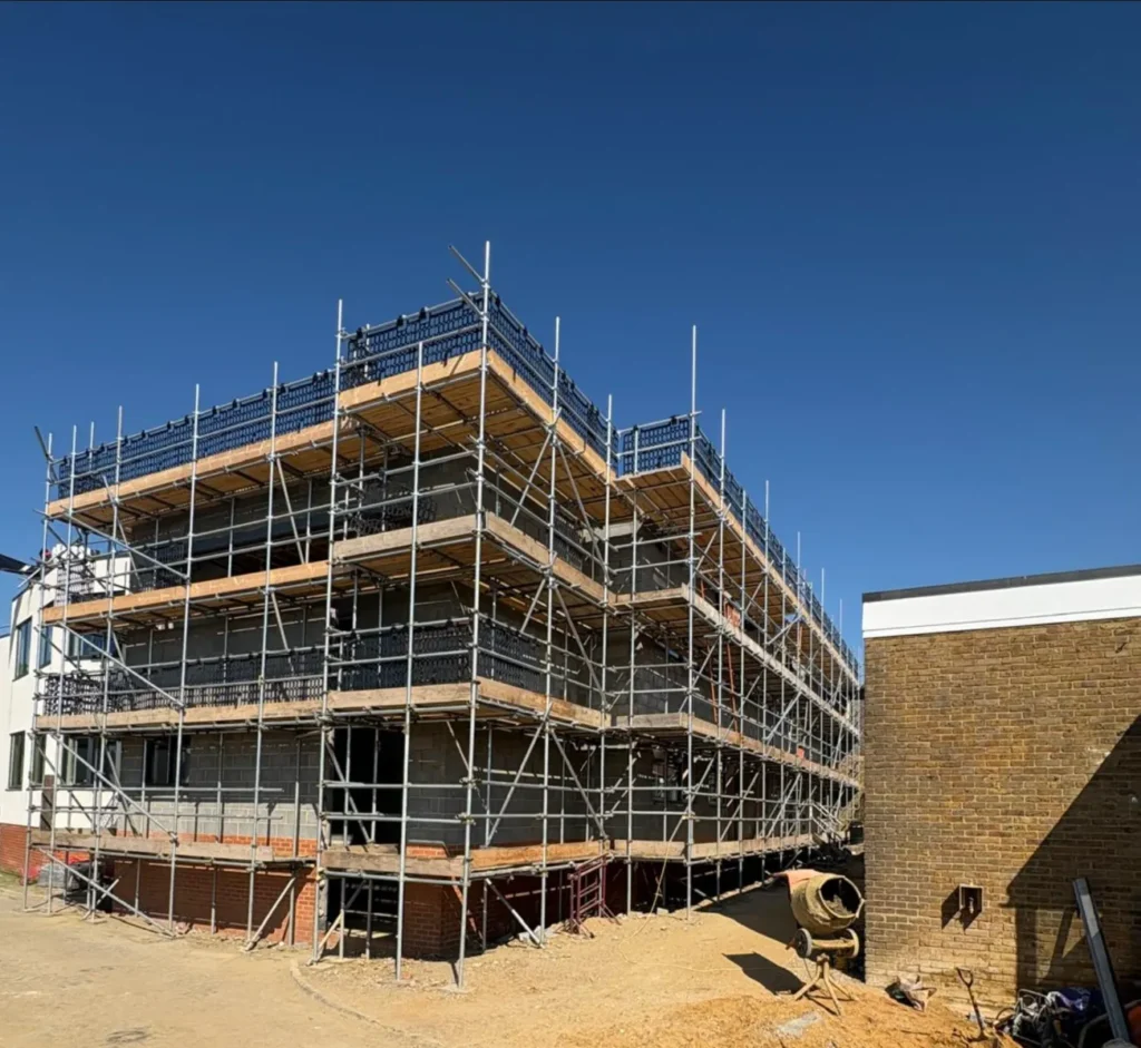 Side view of commercial scaffolding erected by Aron Scaffolding at Samuel Ryder Academy in St Albans, Hertfordshire.