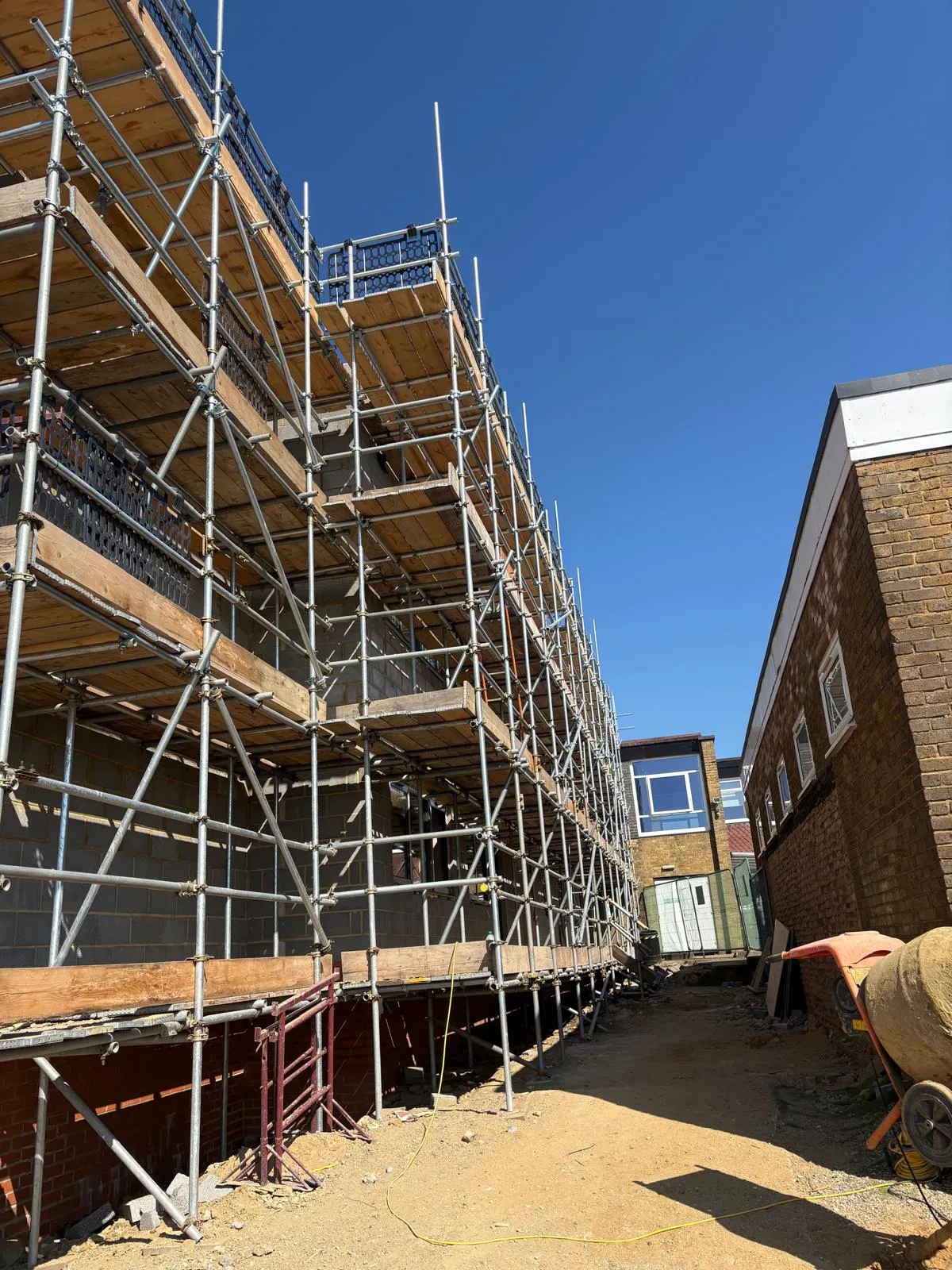Commercial scaffolding erected by Aron Scaffolding at Samuel Ryder Academy, Drakes Drive, St Albans AL1 5AR.